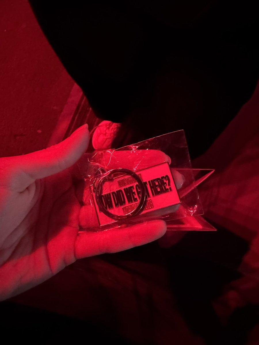 📸• CHIQUE! O show de hoje teve chaveiro personalizado #HDWGHWTOslo

via hothsupremacy