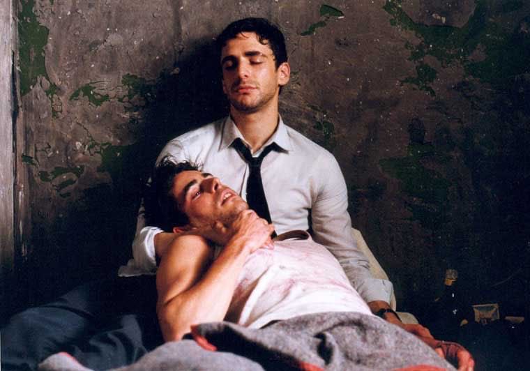 alicimmmmmm's tweet photo. Bu gay filminin bende yeri çok ayrı. Hatta en sevdiğim gay filmlerinde ilk 5’e girer. Sert bir aşk hikayesi. İki erkeğin birbirini deli gibi sevmesi ve kopamaması. Bu filmi seviyorum.! https://t.co/xX32fcYEt0