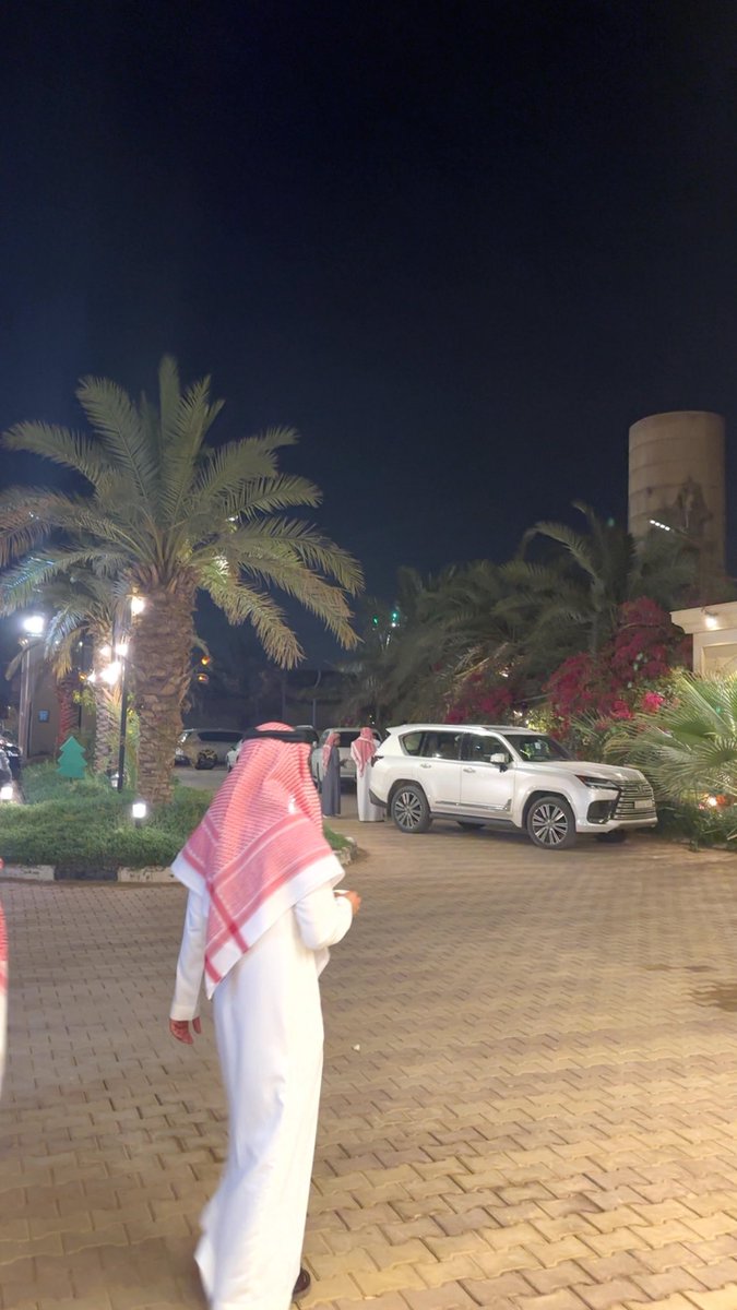 يزيد tweet media