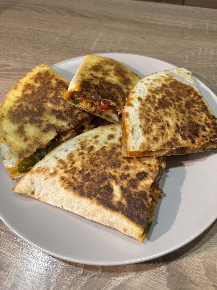 atchinator tweet media