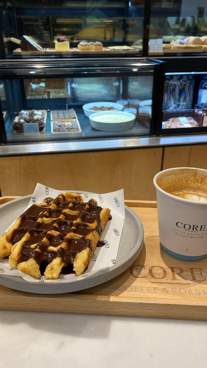 لــورا ✨ tweet media