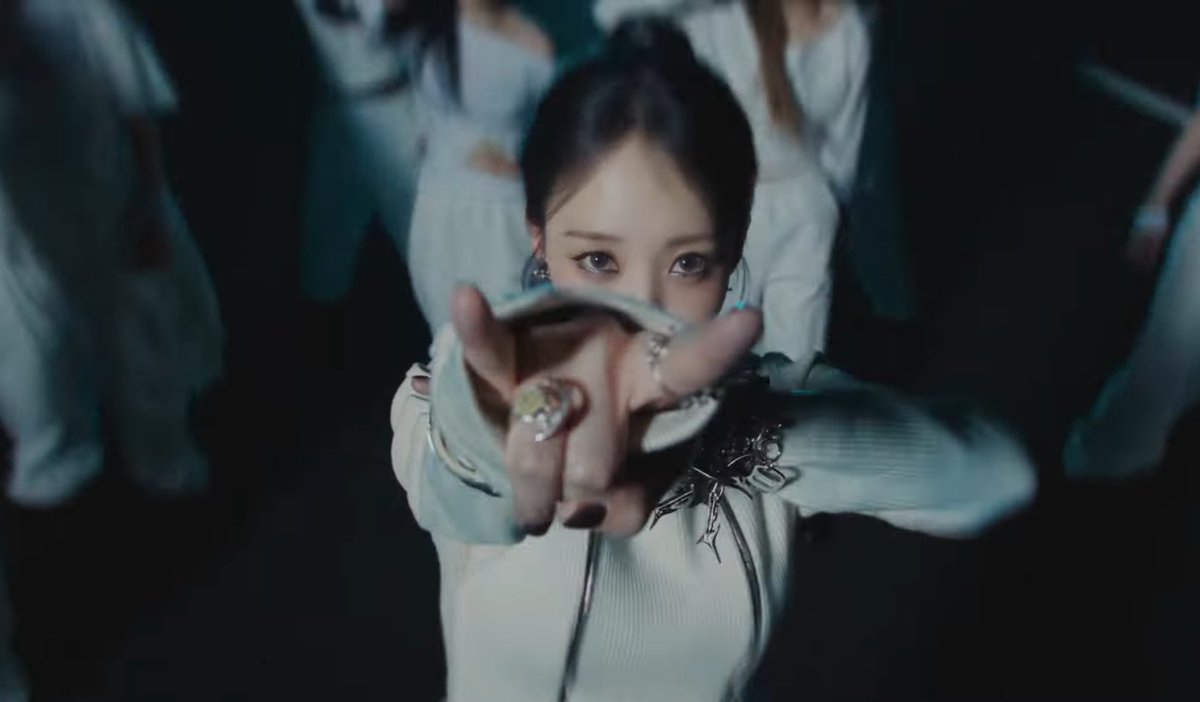 moonseum💫 tweet media