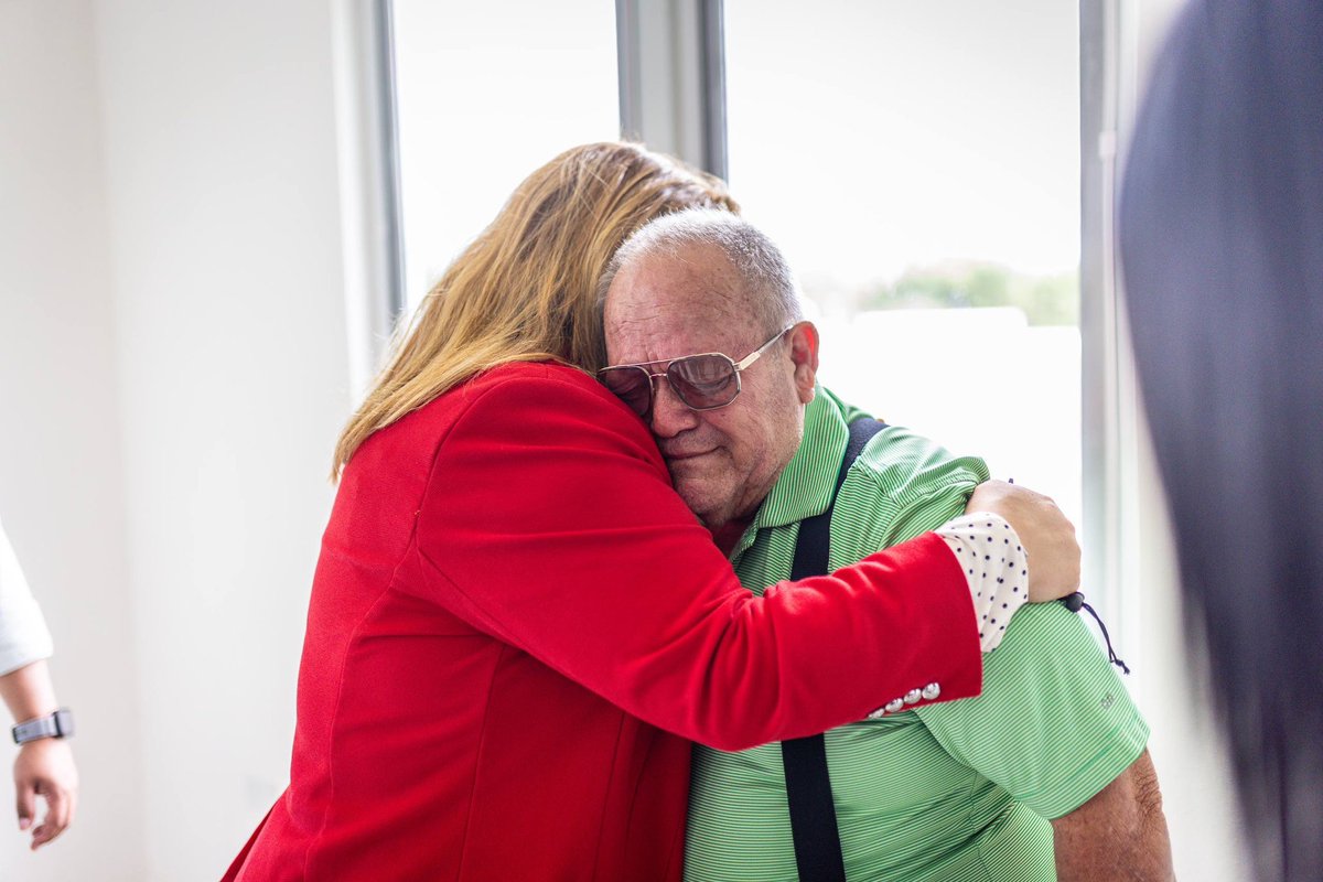 En menos de un año desde la colocación de la primera piedra, diez familias ya reciben las llaves de sus hogares, mientras que 17 unidades adicionales se proyectan entregar entre abril y mayo, y otras 25 residencias estarán disponibles para el último trimestre del año.