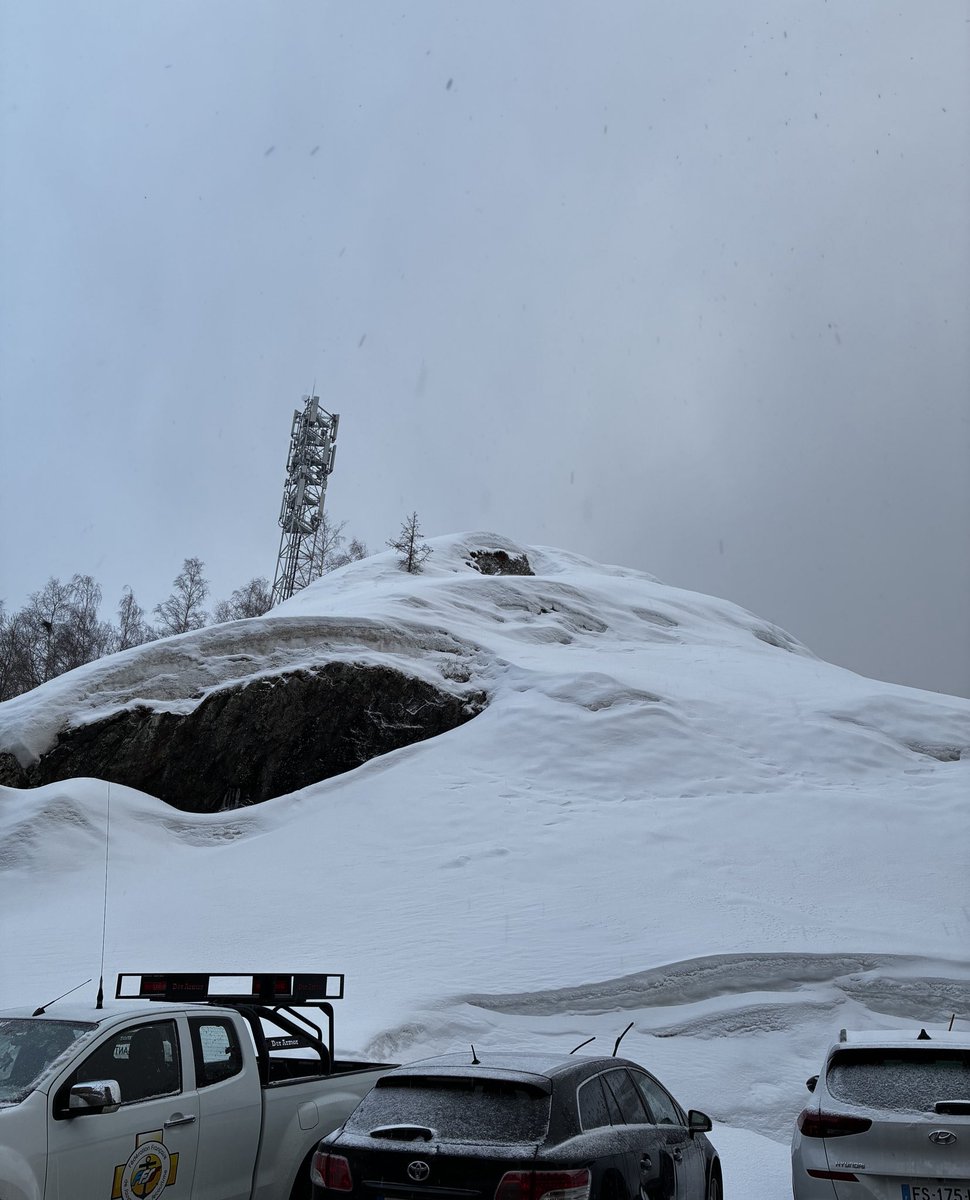 Julian R. tweet media