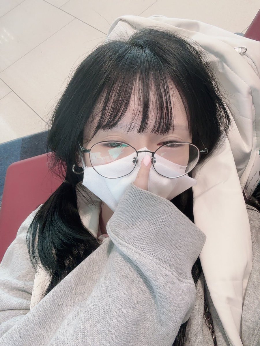 4ne4ne44q's tweet photo. 疲れすぎて吐き気するのに自撮りするわたし https://t.co/ZNMoXrVmf1