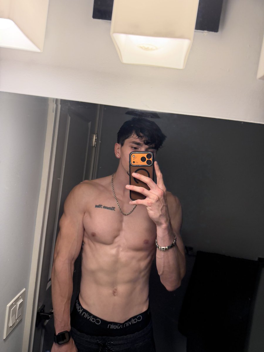 faV 🦈 tweet media