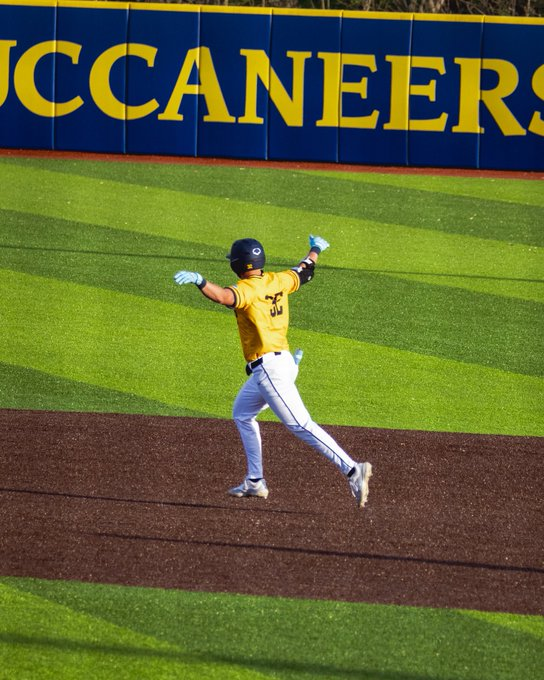jscud23's tweet photo. XBHs from the midweek
All the slugging from the Bucs Midweek win over Virginia Tech
(Thread🧵🪡) https://t.co/SBMyUyAFXi