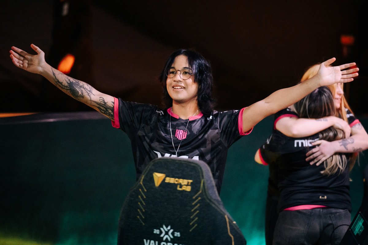 nandoshowww's tweet photo. 🚨HISTÓRICO: A 🇦🇷 KRÜ Blaze está CLASSIFICADA ao VALORANT Challengers LATAM Sul 2026 Stage 2. 

A equipe inclusiva da KRÜ bateu a ToYo eSports por 3 a 1 no relegation e conquistou, pela primeira vez, vaga no tier 2 do LATAM. 

A KRÜ Blaze se junta à 🇨🇦 Shopify Rebellion Gold como equipes do Game Changers que já se classificaram [e atualmente também estão] para o tier 2 de suas regiões.

🇧🇷 dods
🇧🇷 antg
🇦🇷 micaela
🇦🇷 tok1o
🇨🇱 ponix