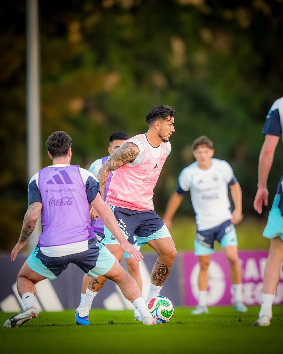 #𝟱 ⚡💙 tweet media