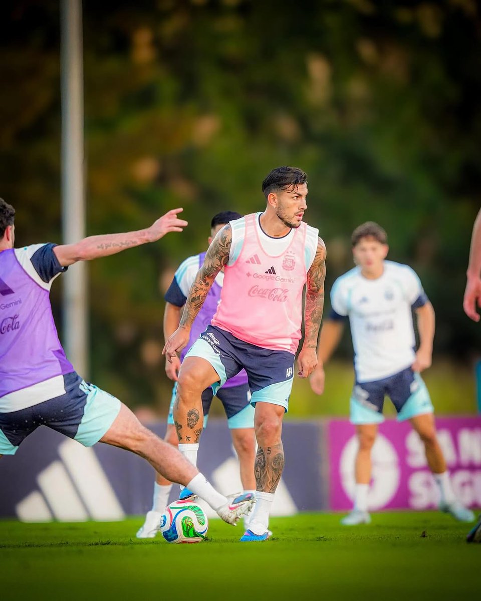 #𝟱 ⚡💙 tweet media