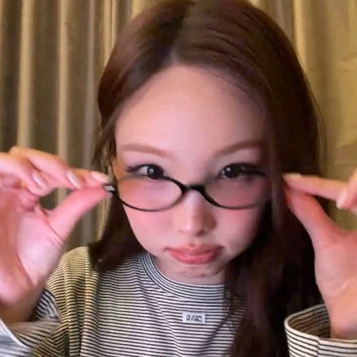 nayeon pics tweet media
