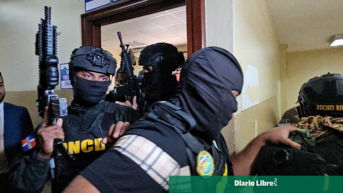 DiarioLibre's tweet photo. ⚖ |#JusticiaDL| Ministerio Público formaliza acusación por decomiso del mayor cargamento de droga en el país
🔗https://t.co/SZA8mRKiYY
#DiarioLibre #MinisterioPublico #DecomisoDrogas #ControlDeDrogas https://t.co/AjGQtgLDq4