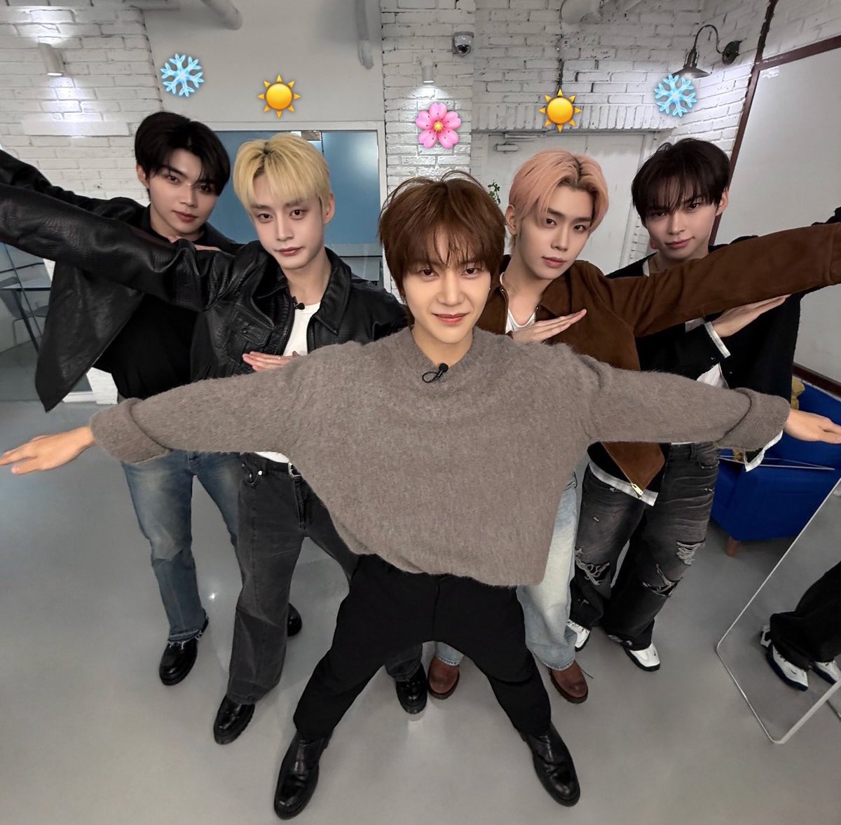 ZEROBASEONE Delivers Emotional KCON Japan Performance as
