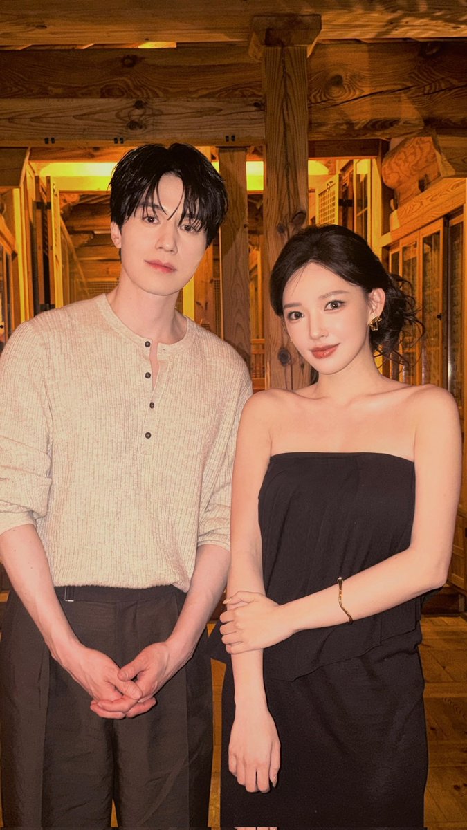 FKShi's tweet image. #ChengXiao taking photo together with #LeeDongWook (South Korea Actor) while attend COS event.

m.weibo.cn/detail/5280487…

25/03/26