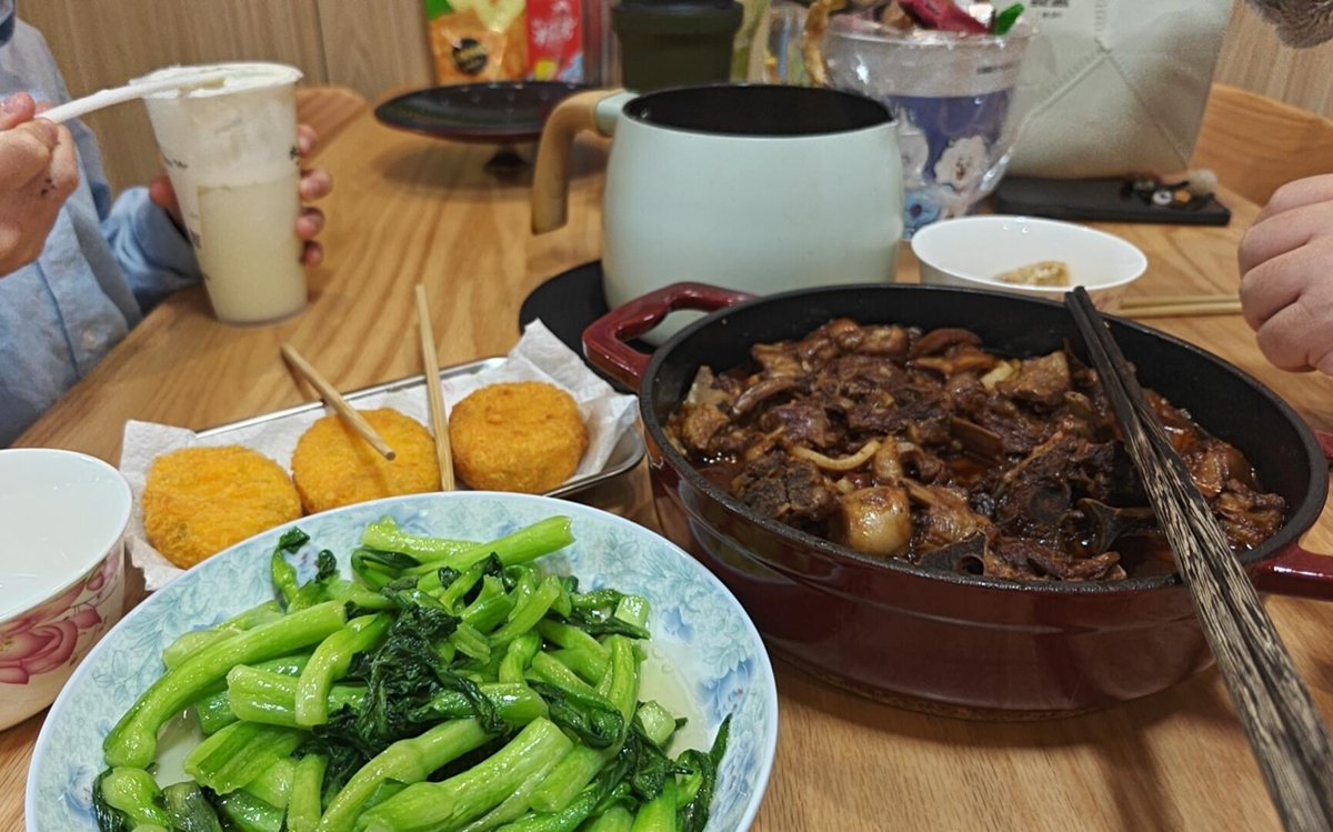 Trese_o's tweet photo. My mother was very shocked when I sent her this stove with five burners🔥 https://t.co/Oix7EVP21w