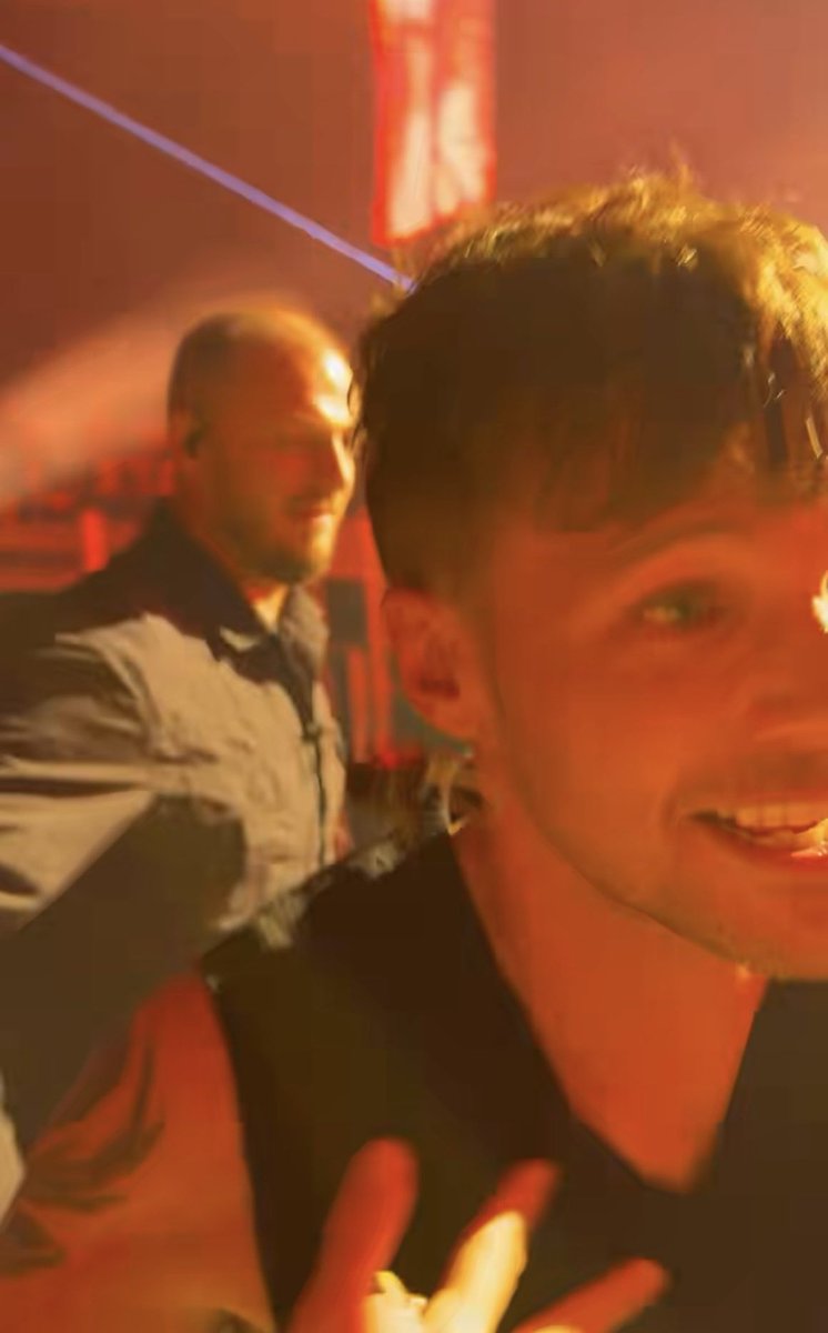 aris ໑̣ tweet media