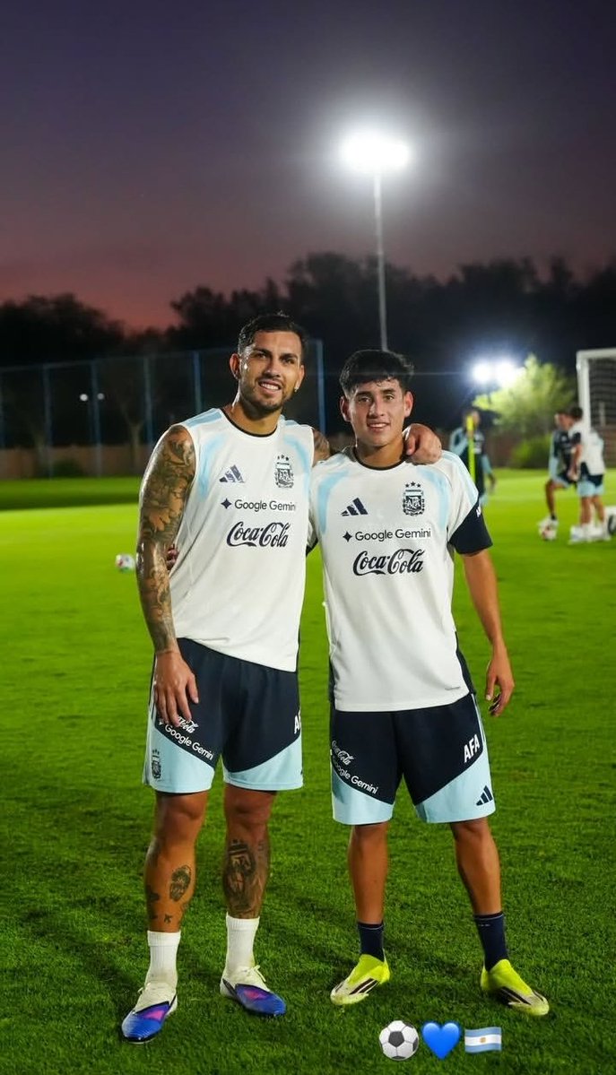 #𝟱 ⚡💙 tweet media