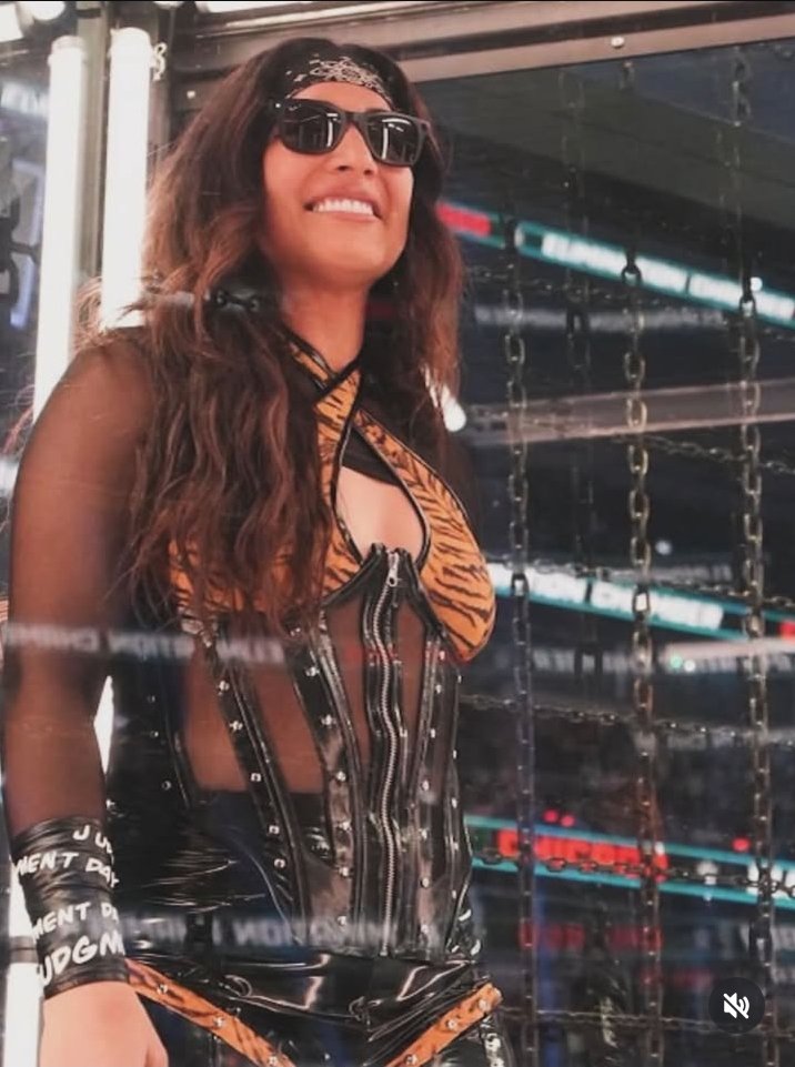 𝐒𝐔𝐑𝐑𝐄𝐀𝐋 𝐒𝐇𝐀𝐃𝐎𝐖. tweet media