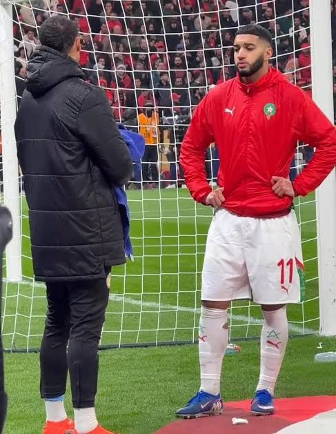 هيلمان π tweet media