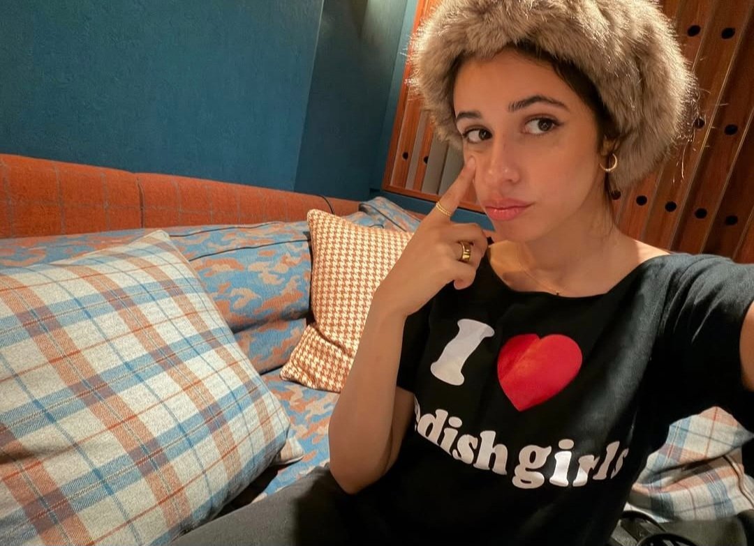 spinorbinmusic's tweet image. Camila Cabello is back in the studio 👀🎶

New music on the way? We’re so ready for this era 🔥✨

#CamilaCabello #Studio #NewMusic #PopStar #ComingSoon