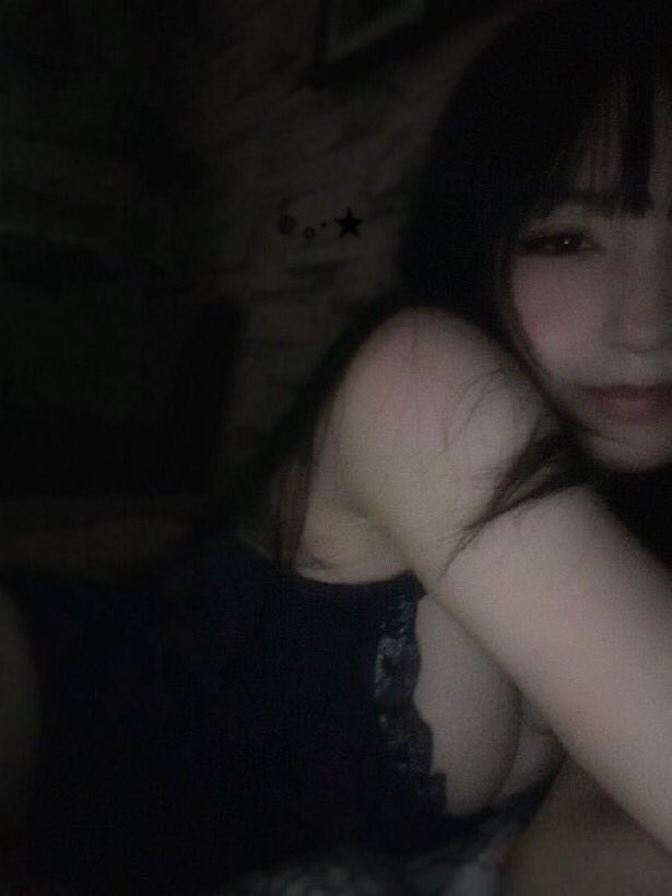 Serenaexm's tweet photo. 在干嘛 #女大 #黑丝 https://t.co/g2UwXnhhJ4