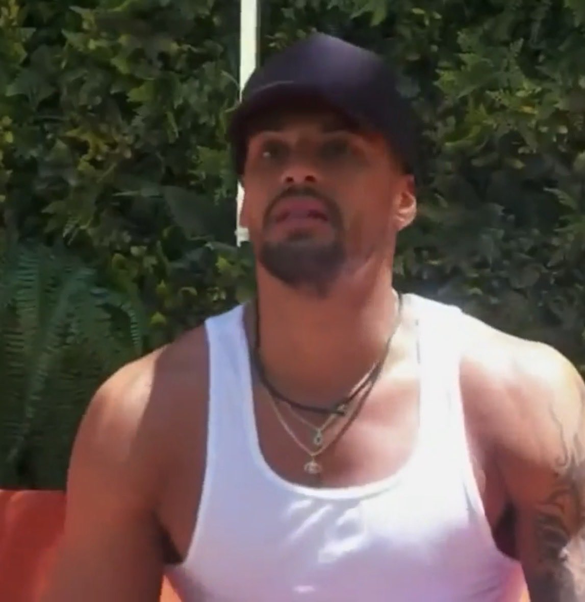 Breaking it News tweet media