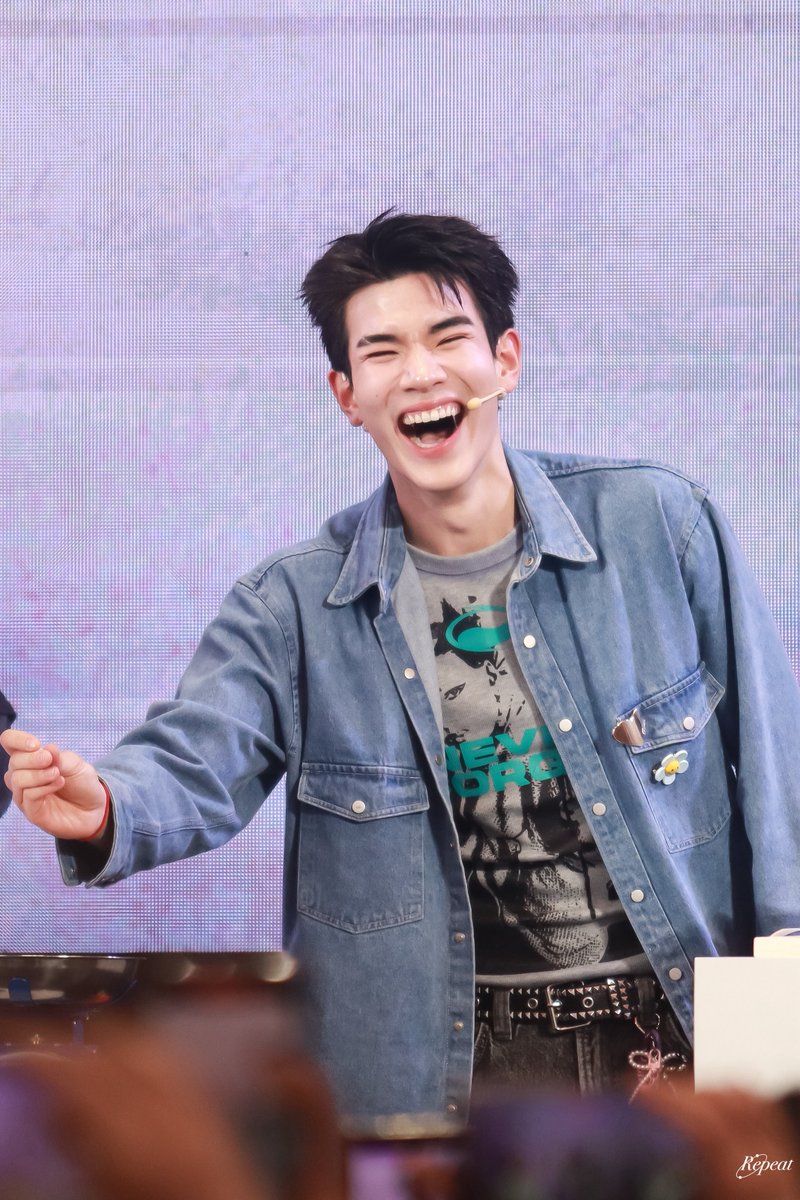 𝐑𝐞𝐩𝐞𝐚𝐭*𖦹ㅡ🌷📧🔆 tweet media