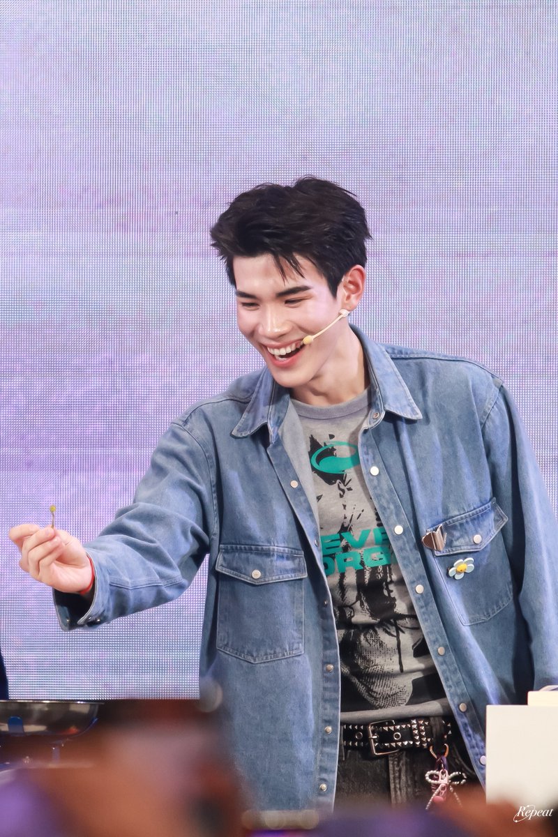 𝐑𝐞𝐩𝐞𝐚𝐭*𖦹ㅡ🌷📧🔆 tweet media