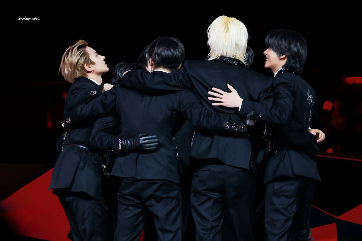 oq falta pra caírem na real? fiquem com a consciência livre de q tentaram tudo q podiam. n vai prejudicar os meninos PQ ELES JÁ FORAM PREJUDICADOS POR ANOS, a empresa q tanta gente tá passando pano tem diversos crimes nas costas e ficar calado é concordar com tudo cada coisa.