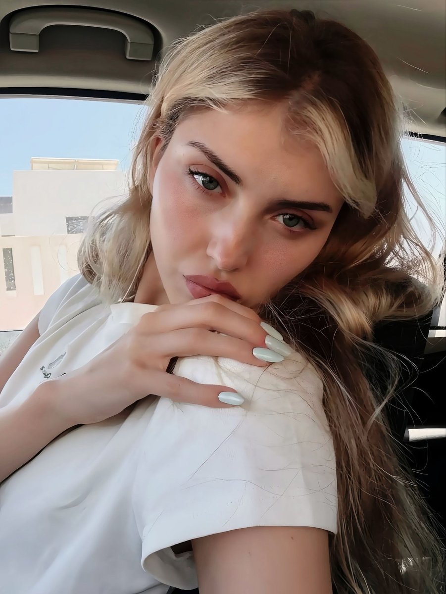 ๐๐๐๐ฅ๐๐ข๐๐, tweet media