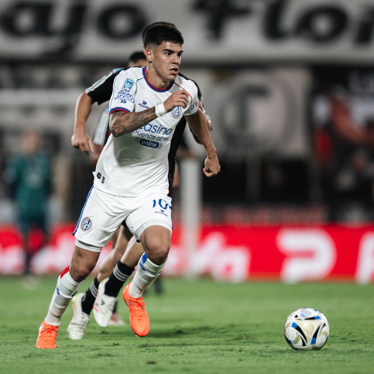 LigaAFA's tweet image. ¡Empate en el Guillermo Laza!

@prensariestra y @SanLorenzo igualaron 1 a 1 con goles de Alonso y Cuello en el cierre de la #Fecha12 del #TorneoMercadoLibre 2026 🏆

👉🏻 @ML_Argentina 
📷 San Lorenzo