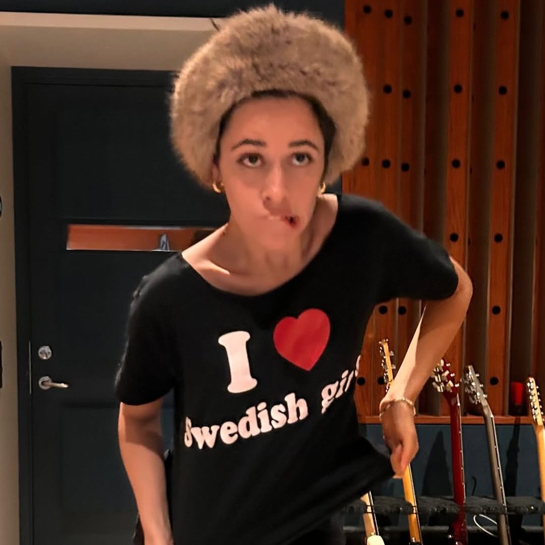 spinorbinmusic's tweet image. Camila Cabello is back in the studio 👀🎶

New music on the way? We’re so ready for this era 🔥✨

#CamilaCabello #Studio #NewMusic #PopStar #ComingSoon