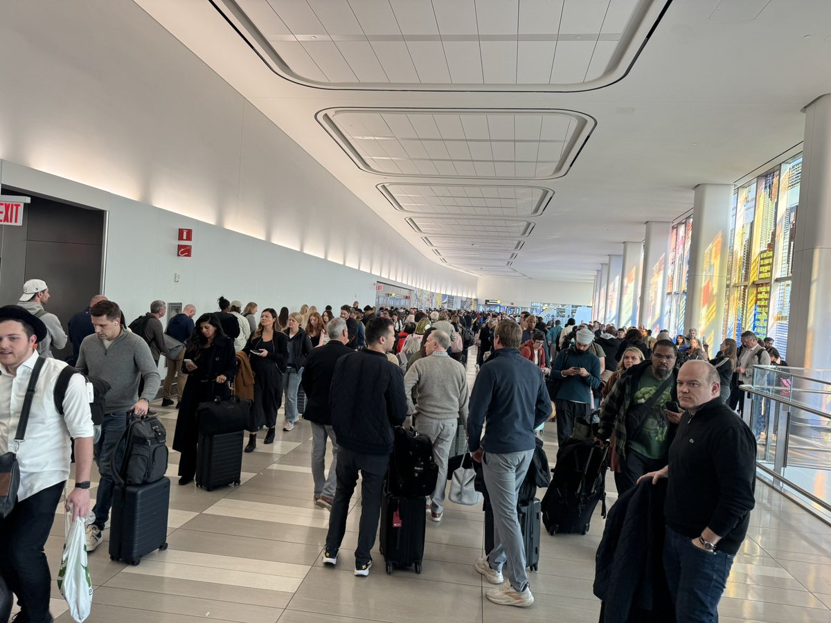 Laura Ingle tweet media