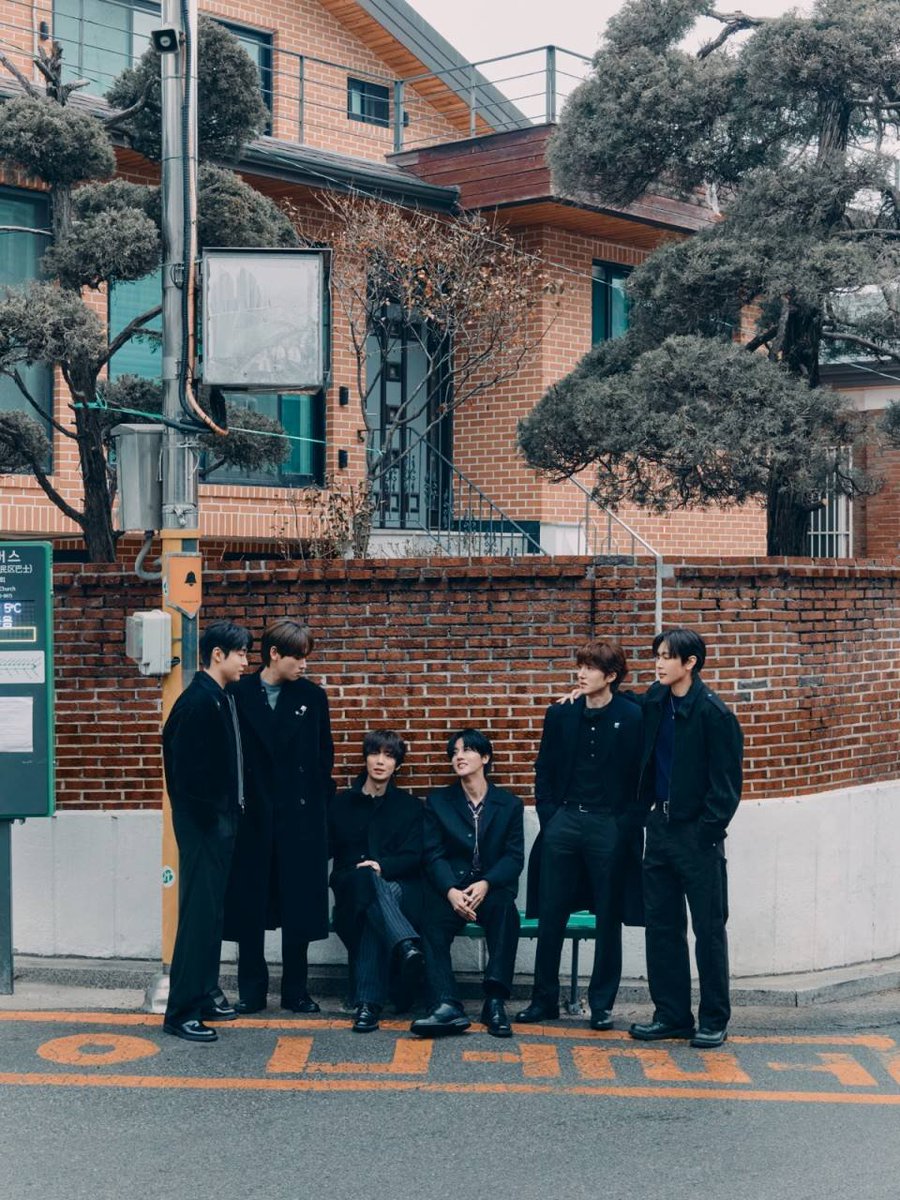 imbcenews's tweet photo. SF9, 전곡 발라드로 채운 스페셜 앨범 발매…멤버별 추천곡은? [일문일답]
#SF9 #스페셜앨범발매 #추천곡 #전곡발라드 #판타지 #iMBC연예

영빈 : ‘곁 (By Your Side)’. 제가 팬분들께 전하고자 하는 메시지가 담긴 곡이어서 더 마음이 가고, 정통 발라드 장르라 깊은 울림을 느끼실 수 있을 거예요.

재윤 : 저는 개인적으로 ‘You Think Too Much’가 가장 좋은 것 같습니다. 제 사심이 조금 들어있기도 하고, 가이드 버전을 전달받았을 때부터 제 픽이기도 했어요. 저희만의 감각적인 보컬을 들으실 수 있는 곡이라 색다른 SF9을 느낄 수 있을 것 같아요.

다원 : 타이틀곡 외에 전곡들이 잔잔하고 서정적인 노래라 부담 없이 듣기에 좋고, 전곡이 다른 매력을 가지고 있어서 한 번씩 들어 보시면 좋을 것 같습니다.

휘영 : ‘Last of Us’라는 곡을 작업할 때 몽환적이고 팝적인 멜로디를 많이 넣으려고 했기 때문에 수록곡들 중 조금은 다른 분위기를 느끼실 수 있을 거예요. 매일 듣는 최애 곡이 질릴 때 이 노래를 들어 보시는 것을 추천합니다.

https://t.co/SuMce7TOjo