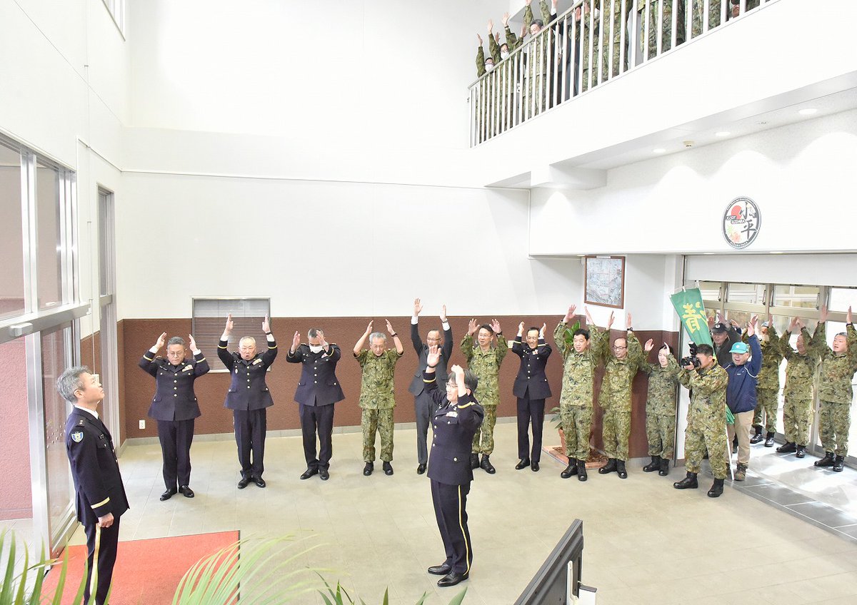 JGSDF_KODAIRApr's tweet photo. #小平駐屯地 では、3月23日（月）付をもって安井陸将補が離任し、實藤陸将補が着任しました。
新しい小平学校長兼ねて小平駐屯地司令を核心として「いつも笑顔を忘れずに」「敬礼の確行」「地域に信頼される駐屯地」を掲げ引き続き精進いたします。#陸上自衛隊　#小平学校
HP
https://t.co/l2Wutzre9W https://t.co/gnOKA1fPC1