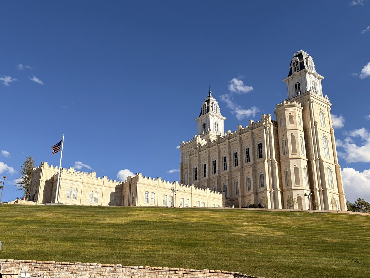 The Ephraim and Manti Temples looking majestic on this sunny day. #UtahTemples #SaintsOnX