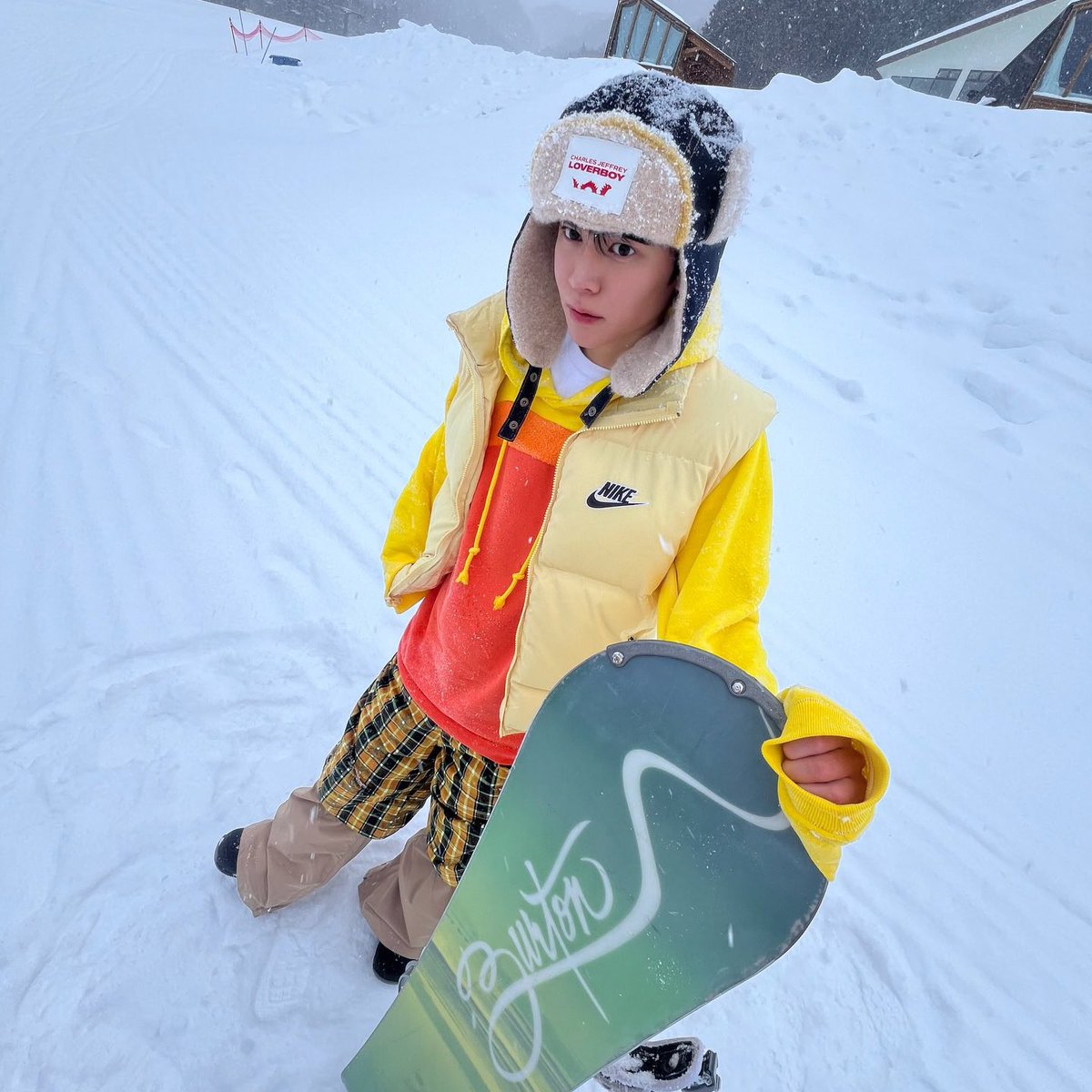 ドラえもんとウンソクさんが似たような服装してたのかわいすぎるwwwwwwwww😭😭😭😭