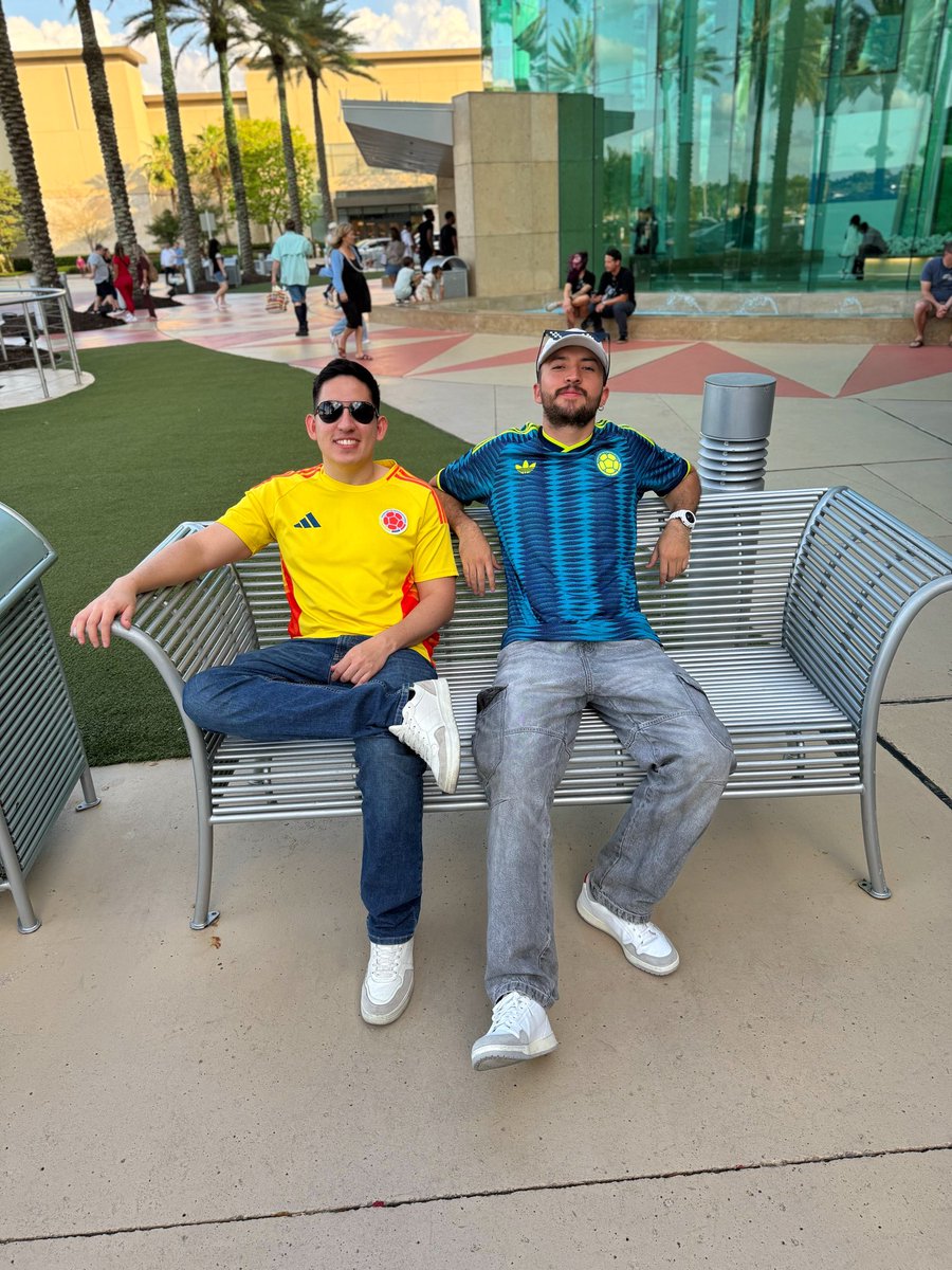 SoyCamiloMD's tweet photo. Hola🇺🇸⚽️👀 https://t.co/5xvaqfBx8E