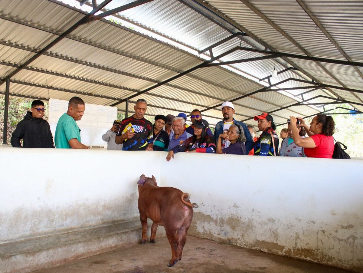entrecomunes's tweet image. #EnFotos 📸 | Así se desarrolla la primera avanzada de formación de profesores especialistas de la #Unacom

#25Mar