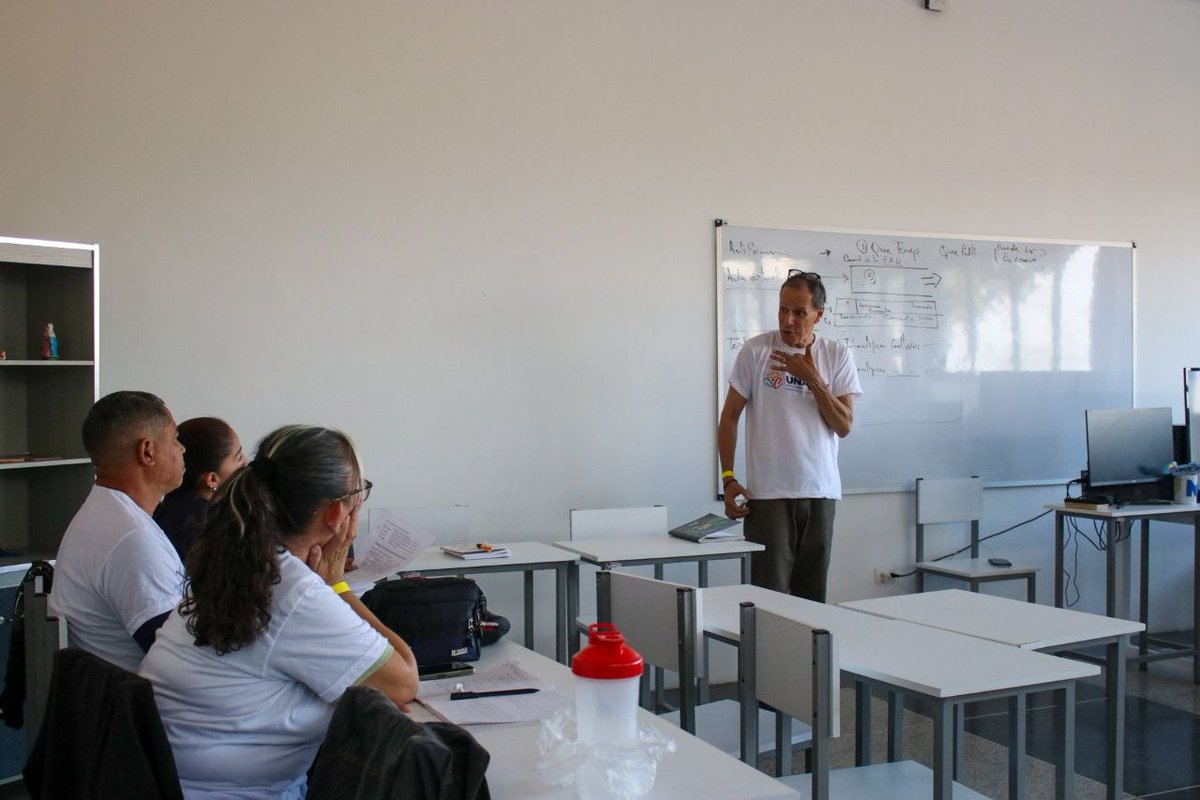 entrecomunes's tweet image. #EnFotos 📸 | Así se desarrolla la primera avanzada de formación de profesores especialistas de la #Unacom

#25Mar