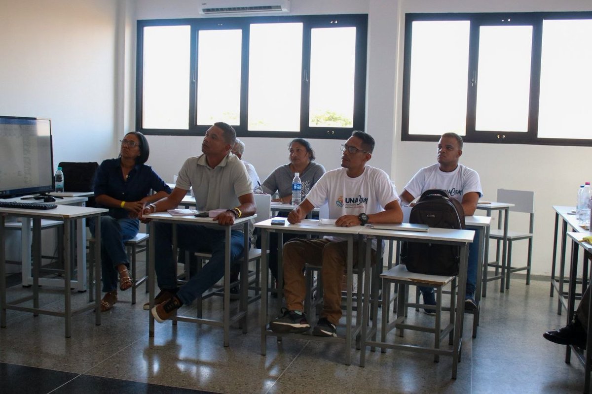 entrecomunes's tweet image. #EnFotos 📸 | Así se desarrolla la primera avanzada de formación de profesores especialistas de la #Unacom

#25Mar