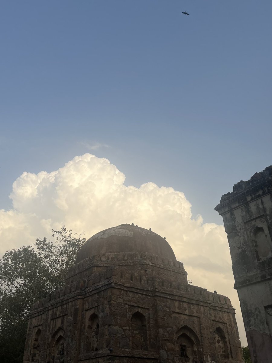 goghious's tweet photo. the way I romanticise dilli in my head needs to be studied https://t.co/LFpblYH9nC