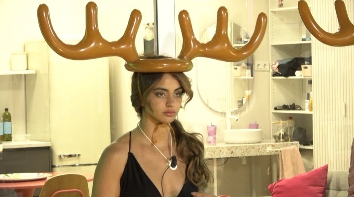 lady march tweet media