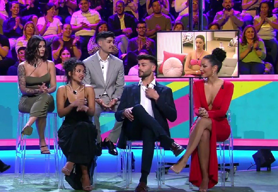 lady march tweet media