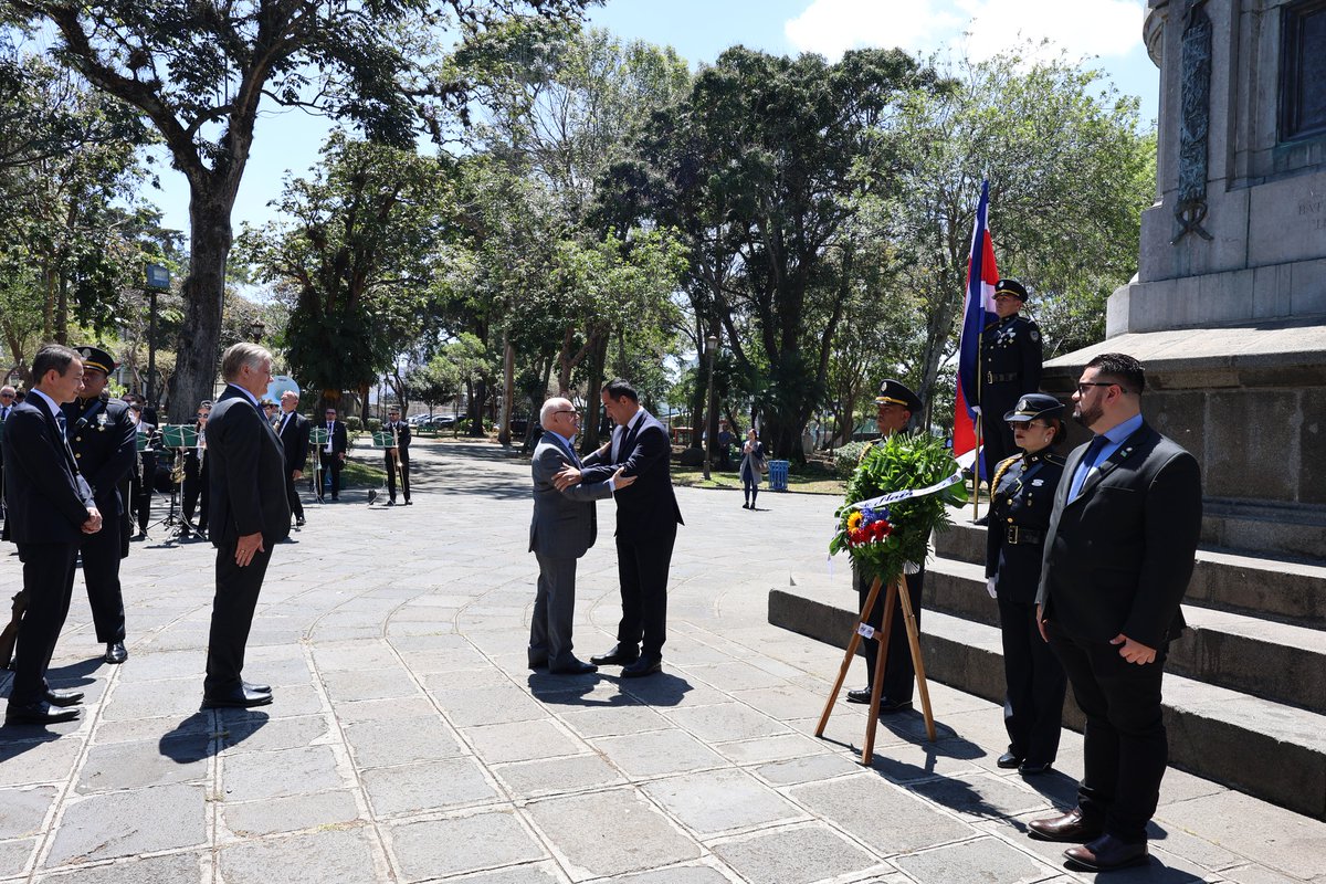 ConsulNamibia's tweet photo. The Honorary Consulate of Namibia in Costa Rica is pleased to share that on Monday, March 23, an official floral offering was presented at Parque Nacional in San José, in celebration of the 36th Anniversary of Namibia’s Independence.
@namibia_mfa 
@NamPresidency https://t.co/Crv83sLGrE