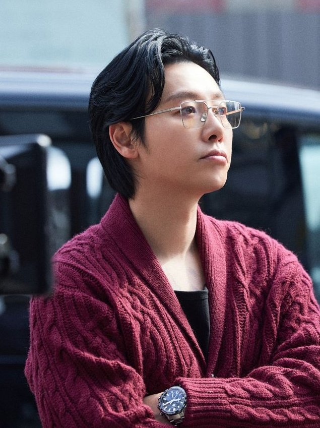 '동구 소장파 두목 안경을 쓴 모범생 인상의 건달, 매우 꼼꼼한 성격'