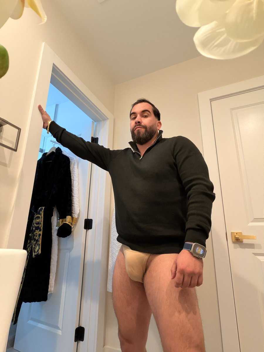 BucioMr's tweet photo. Hot and sweaty 🥵🦁❤️‍🔥🧔🏻🇲🇽🇺🇸 https://t.co/5Z8tEtTLPS