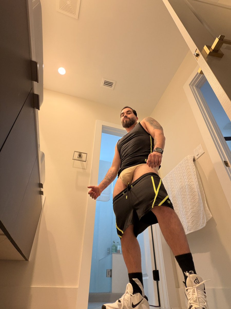 BucioMr's tweet photo. Hot and sweaty 🥵🦁❤️‍🔥🧔🏻🇲🇽🇺🇸 https://t.co/5Z8tEtTLPS