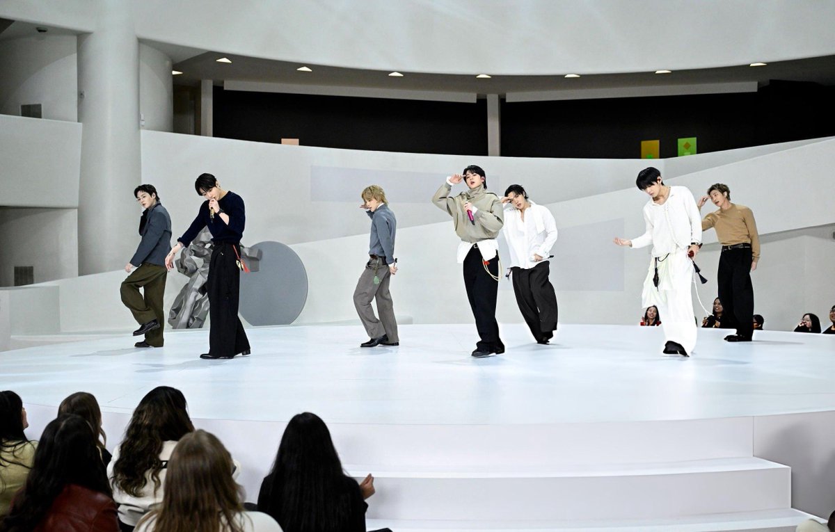 พบกับ <a href="/BTS_twt/">방탄소년단</a> ทำการแสดง ณ Solomon R. Guggenheim Museum กรุงนิวยอร์ก สหรัฐอเมริกา พร้อมให้สัมภาษณ์ในรายการ The Tonight Show Starring Jimmy Fallon

🗓️ วันนี้ พฤหัสบดีที่ 26 มี.ค. เวลา 10:35 น. (ไทย)

#BTS #방탄소년단
#BTS_ARIRANG #BTS_SWIM
#BTSonFallon