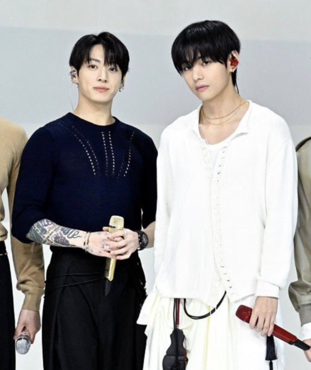 Eʟᴏɴ 🐰🐻 tweet media